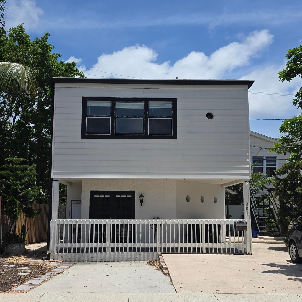 3709 S Olive Avenue - Photo 0