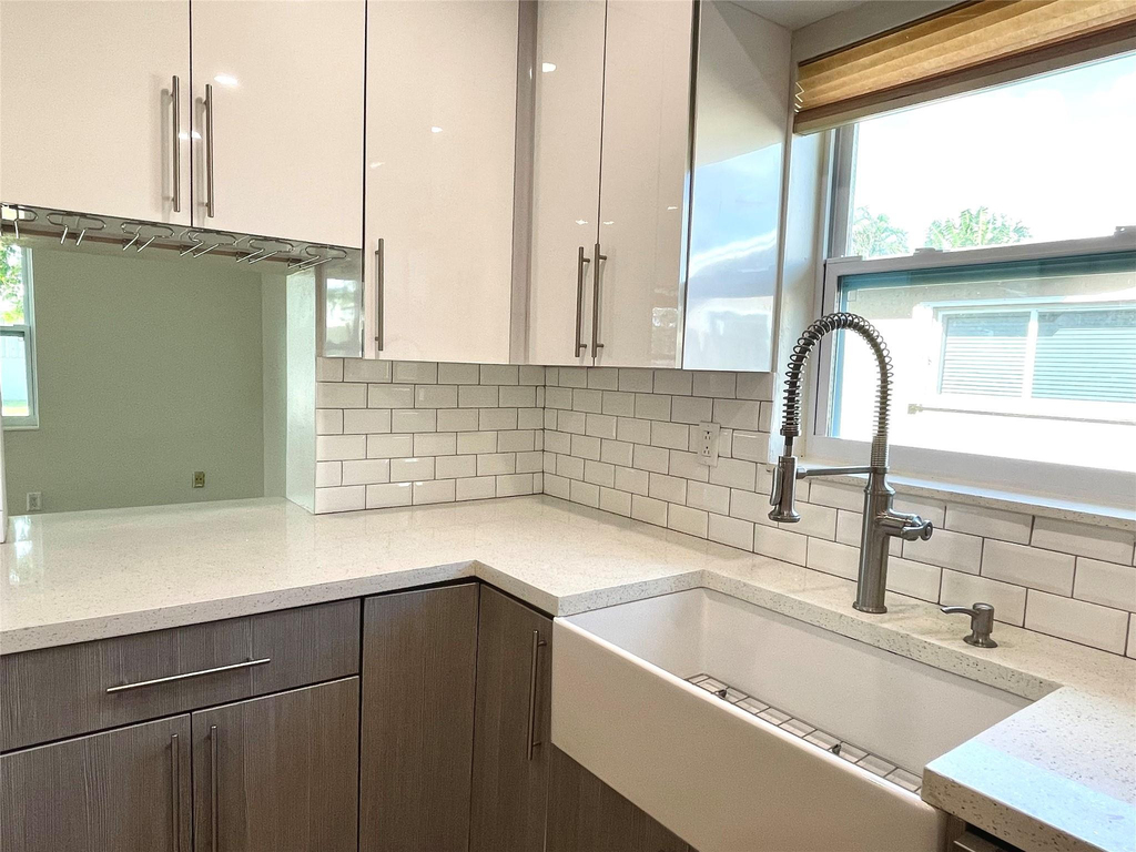 2090 Nw 84th Terrace - Photo 4