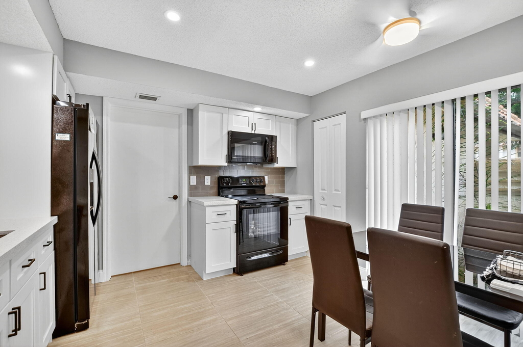 7773 La Mirada Drive - Photo 11