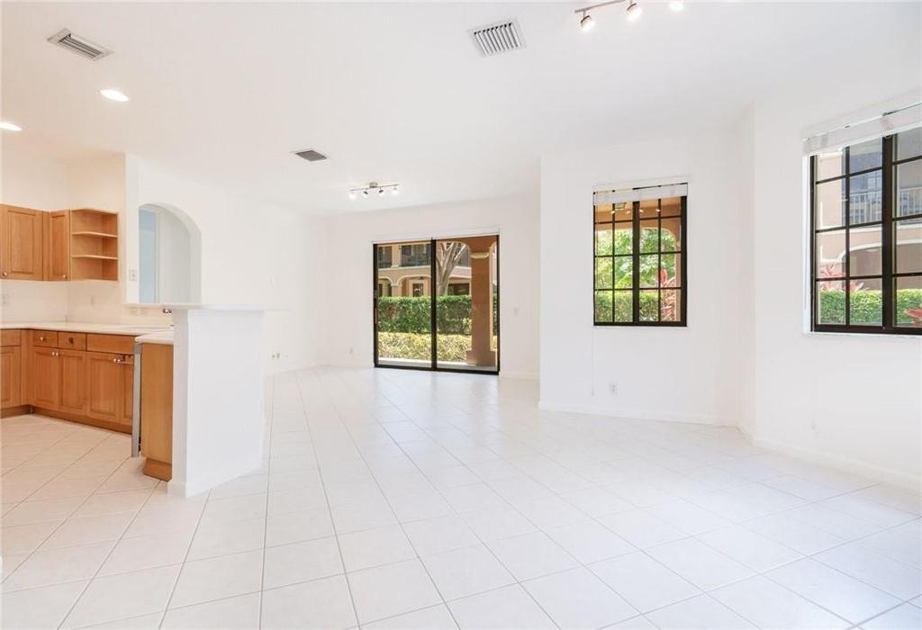 2692 Center Ct Drive - Photo 3
