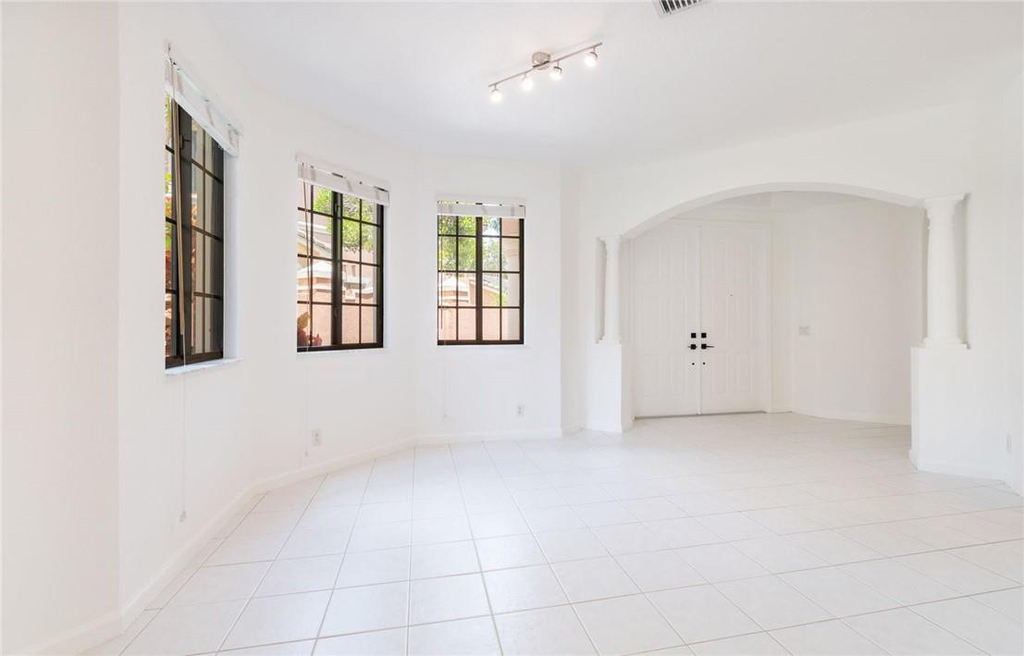 2692 Center Ct Drive - Photo 2