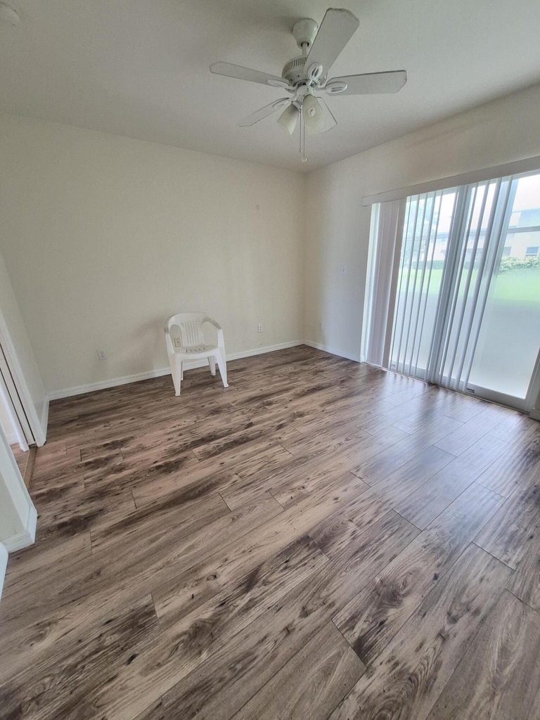 27 Easthampton B - Photo 3