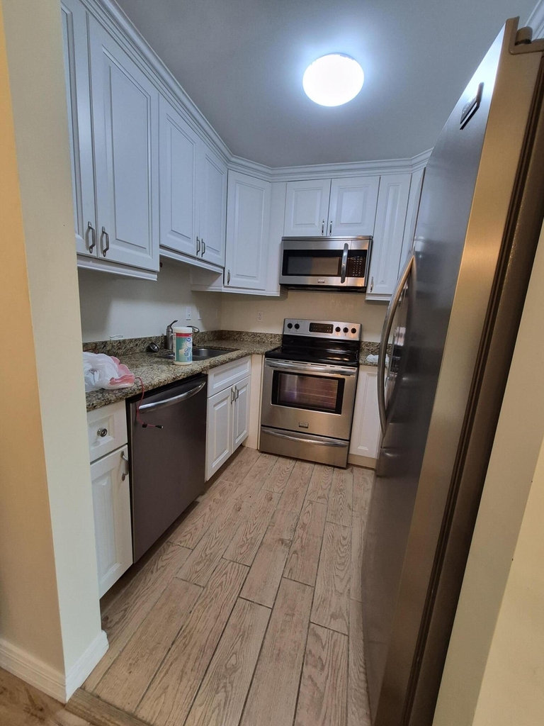 27 Easthampton B - Photo 2