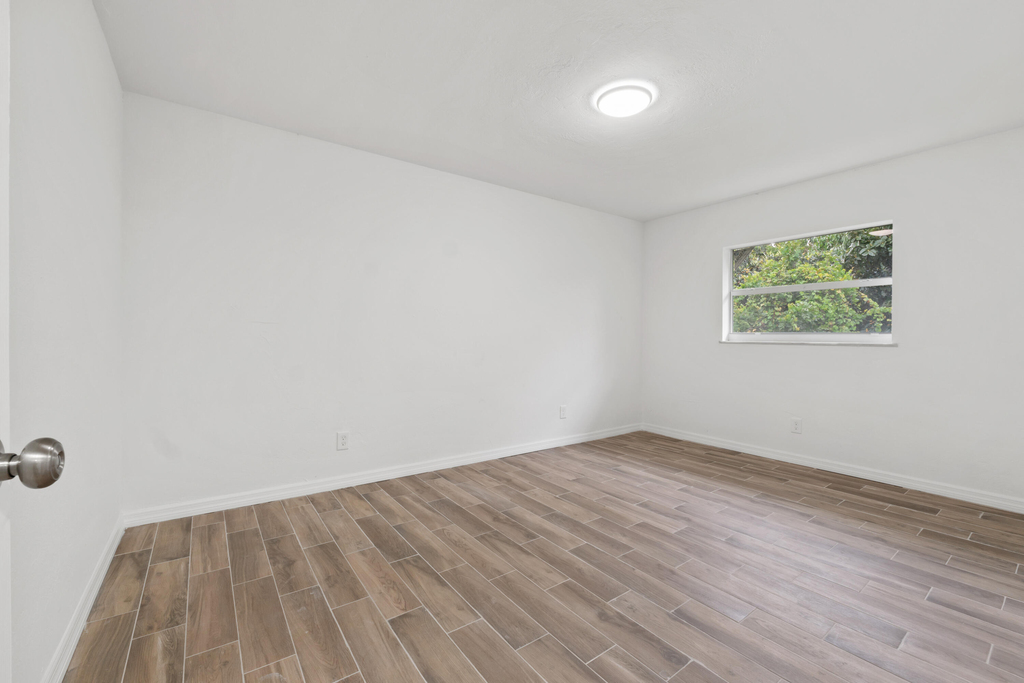 1301 Emerald Terrace - Photo 11