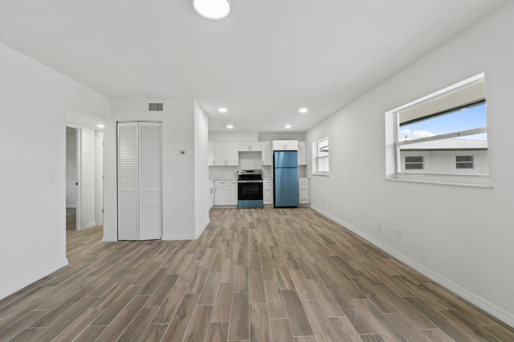 1301 Emerald Terrace - Photo 5