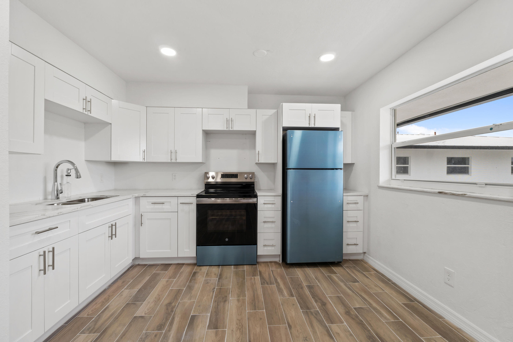 1301 Emerald Terrace - Photo 7