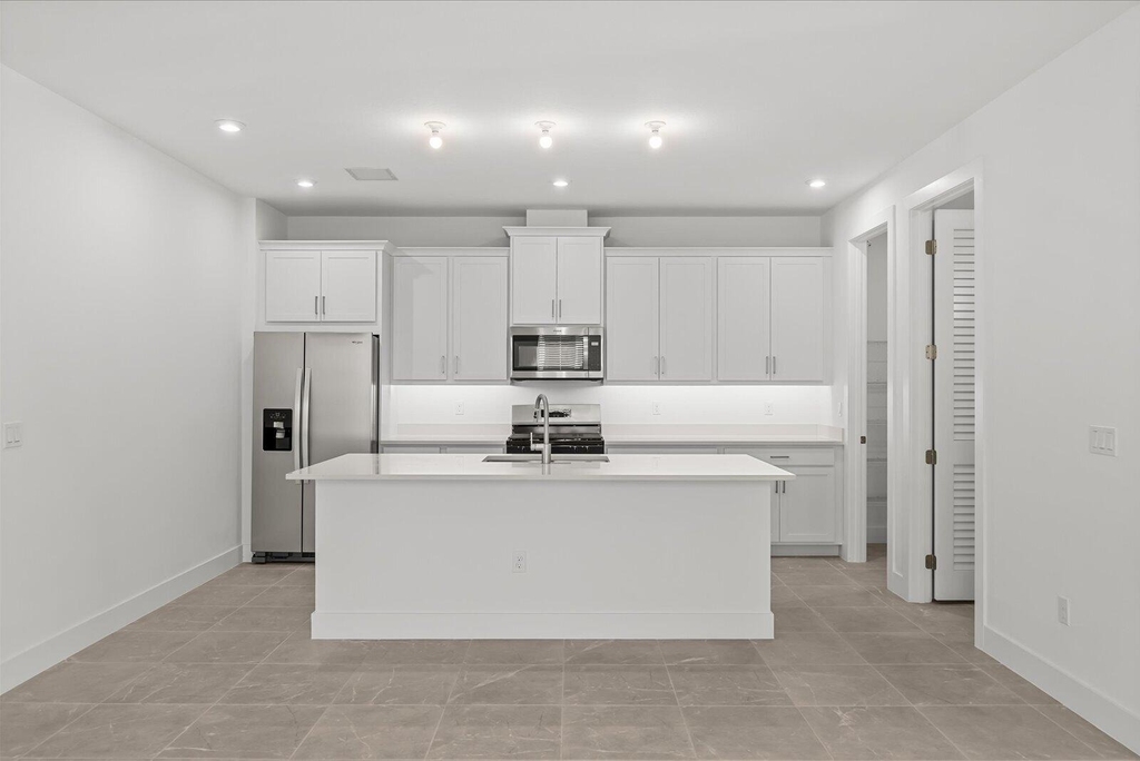 890 Sw Newfield Avenue - Photo 11