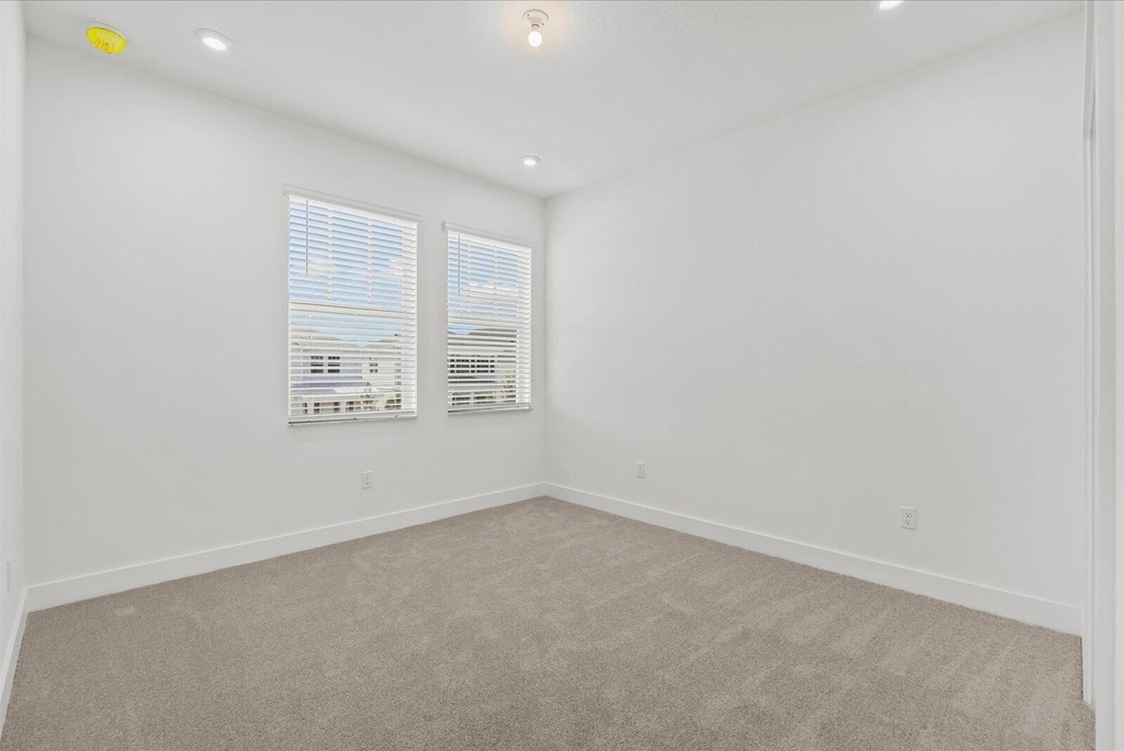 890 Sw Newfield Avenue - Photo 27
