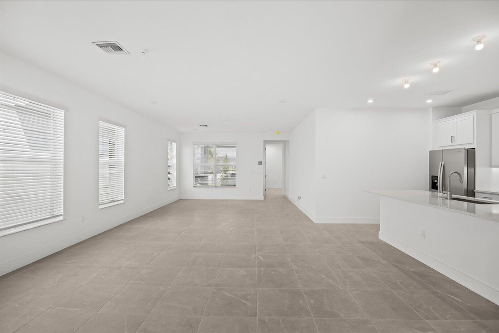 890 Sw Newfield Avenue - Photo 8