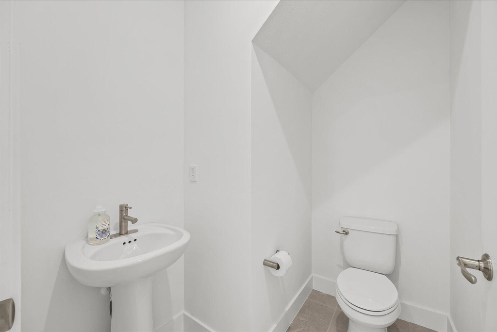 890 Sw Newfield Avenue - Photo 17