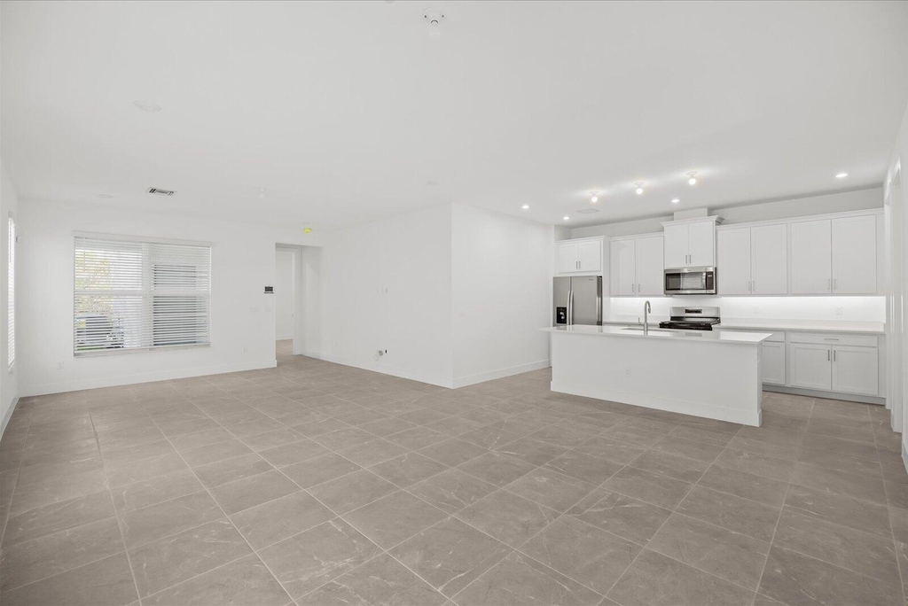 890 Sw Newfield Avenue - Photo 9