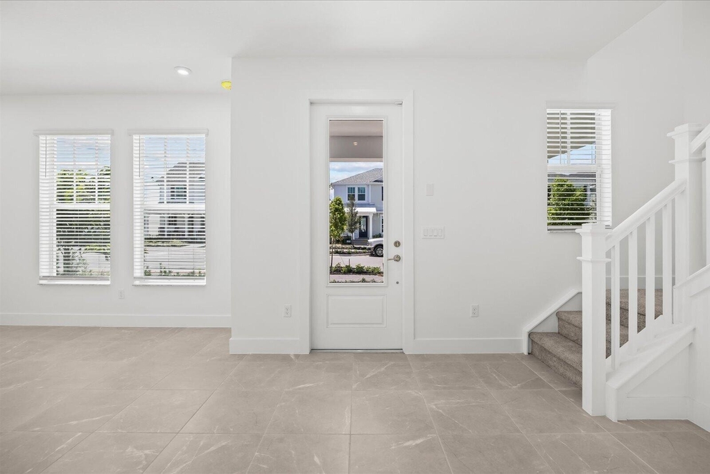 890 Sw Newfield Avenue - Photo 4