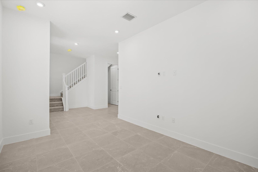 890 Sw Newfield Avenue - Photo 6
