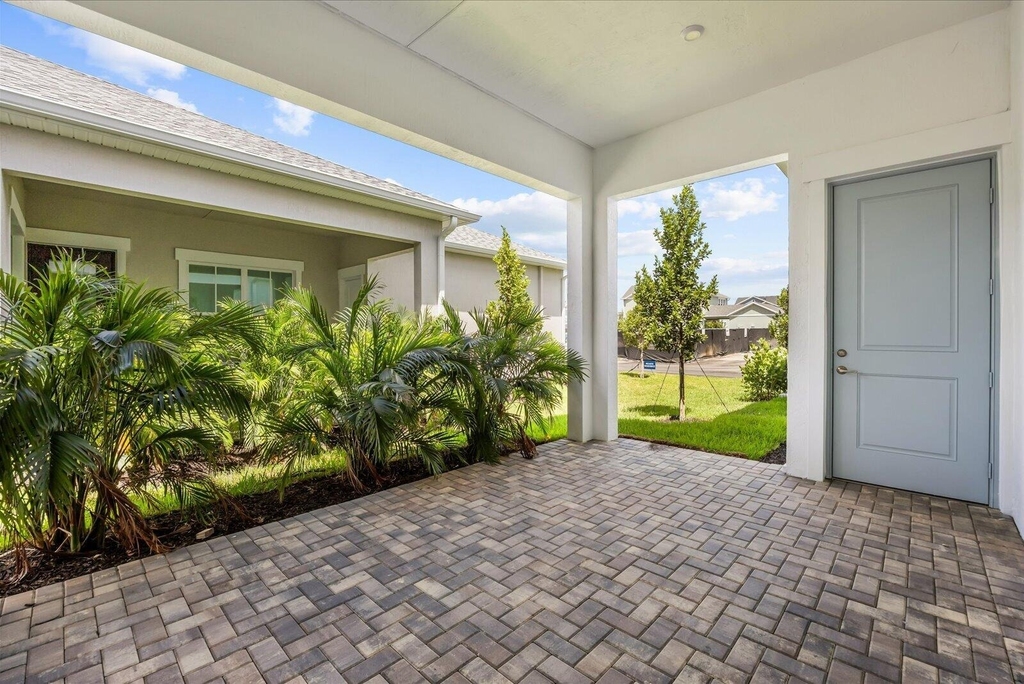 890 Sw Newfield Avenue - Photo 35