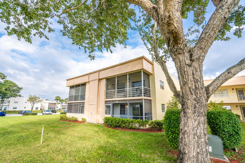 244 Normandy F Lane - Photo 34