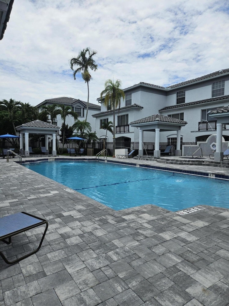 781 Sw 148th Avenue - Photo 1