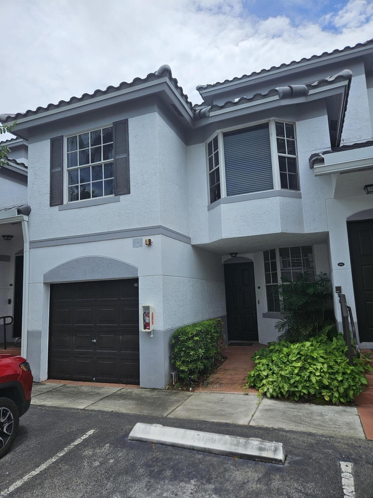 781 Sw 148th Avenue - Photo 0