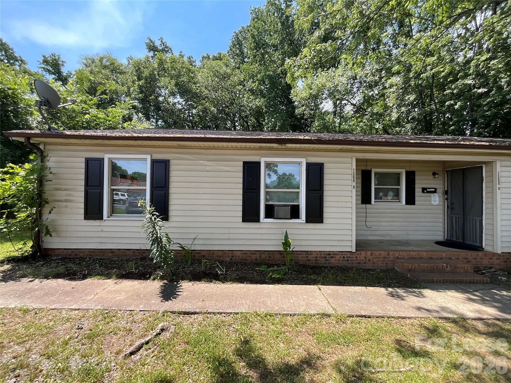 1380 Fairley Avenue - Photo 0