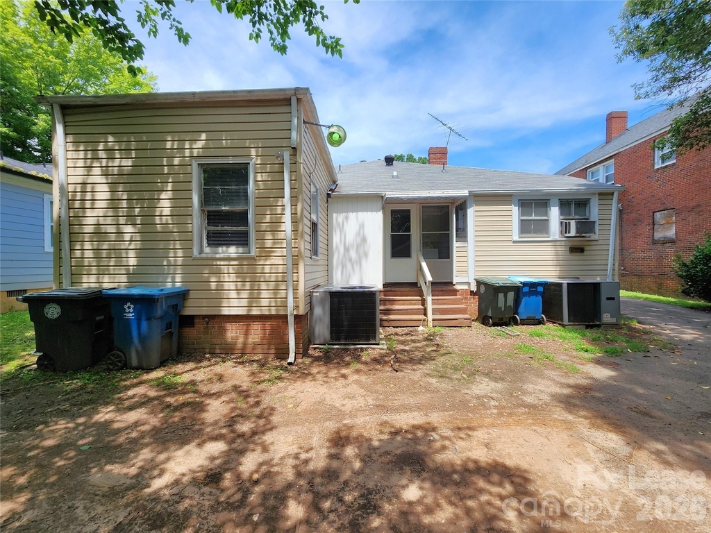 907 S Jackson Street - Photo 11