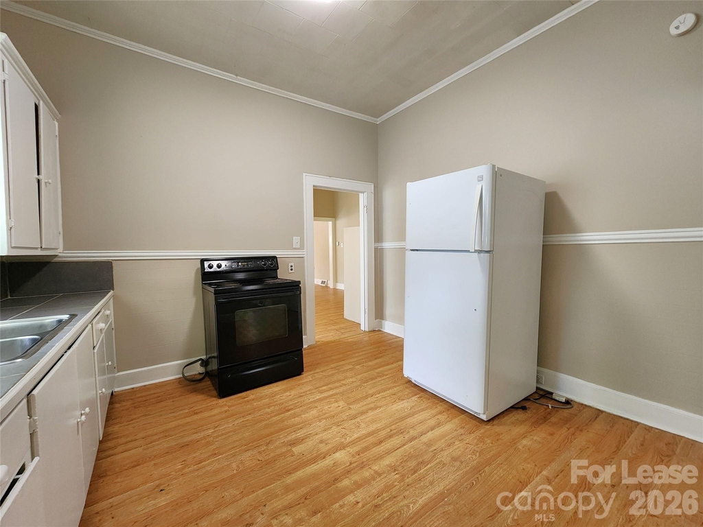 907 S Jackson Street - Photo 5