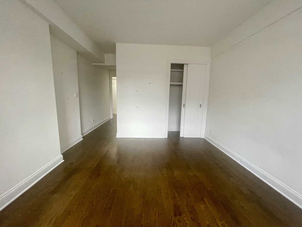East 57th Street - Photo 10