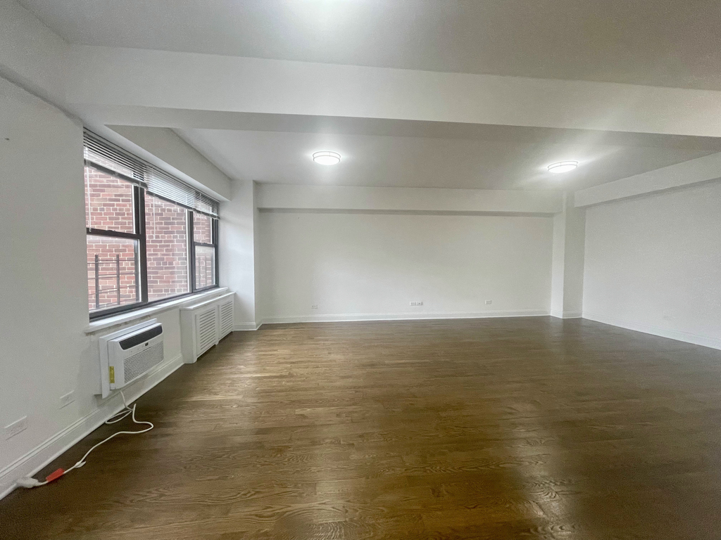 East 57th Street - Photo 7