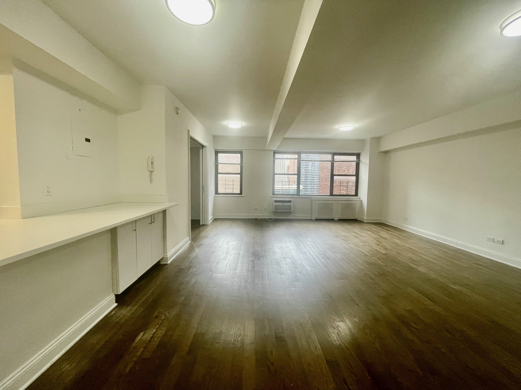 East 57th Street - Photo 0