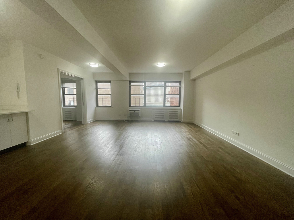 East 57th Street - Photo 5
