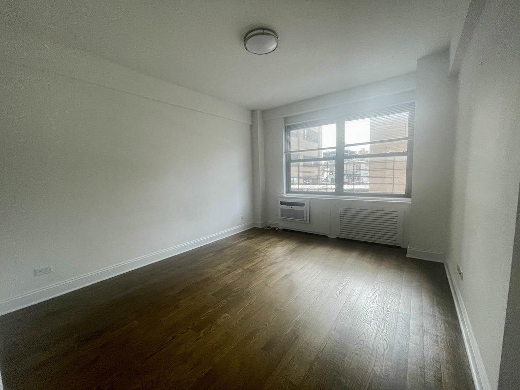 East 57th Street - Photo 12