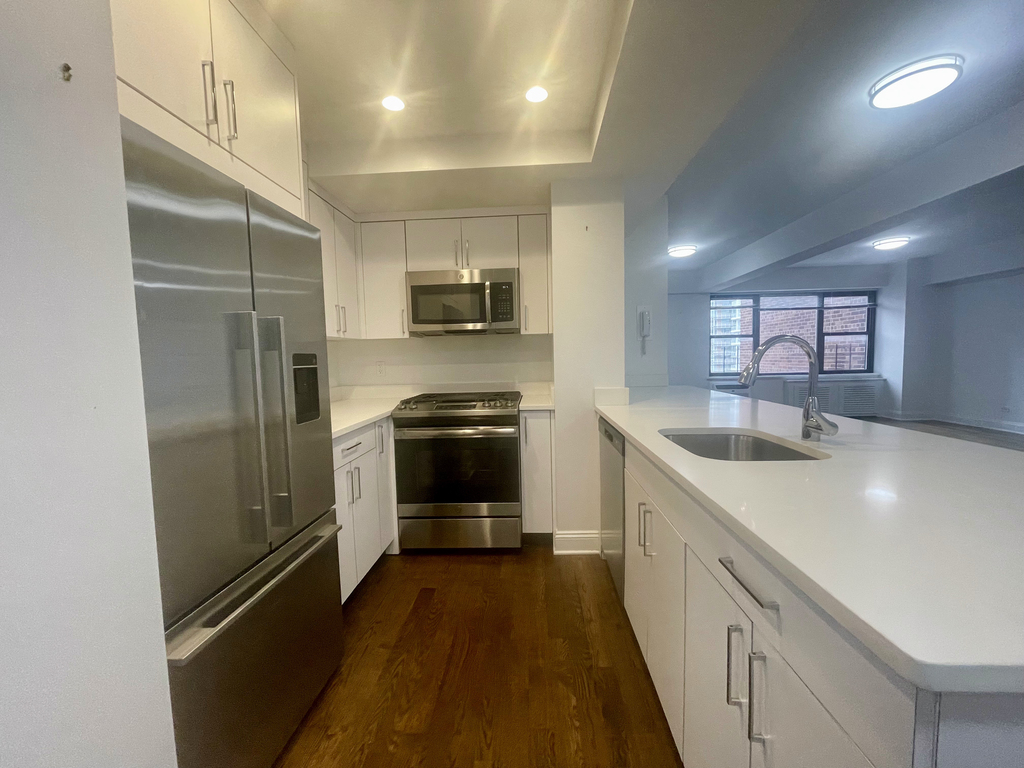 East 57th Street - Photo 2