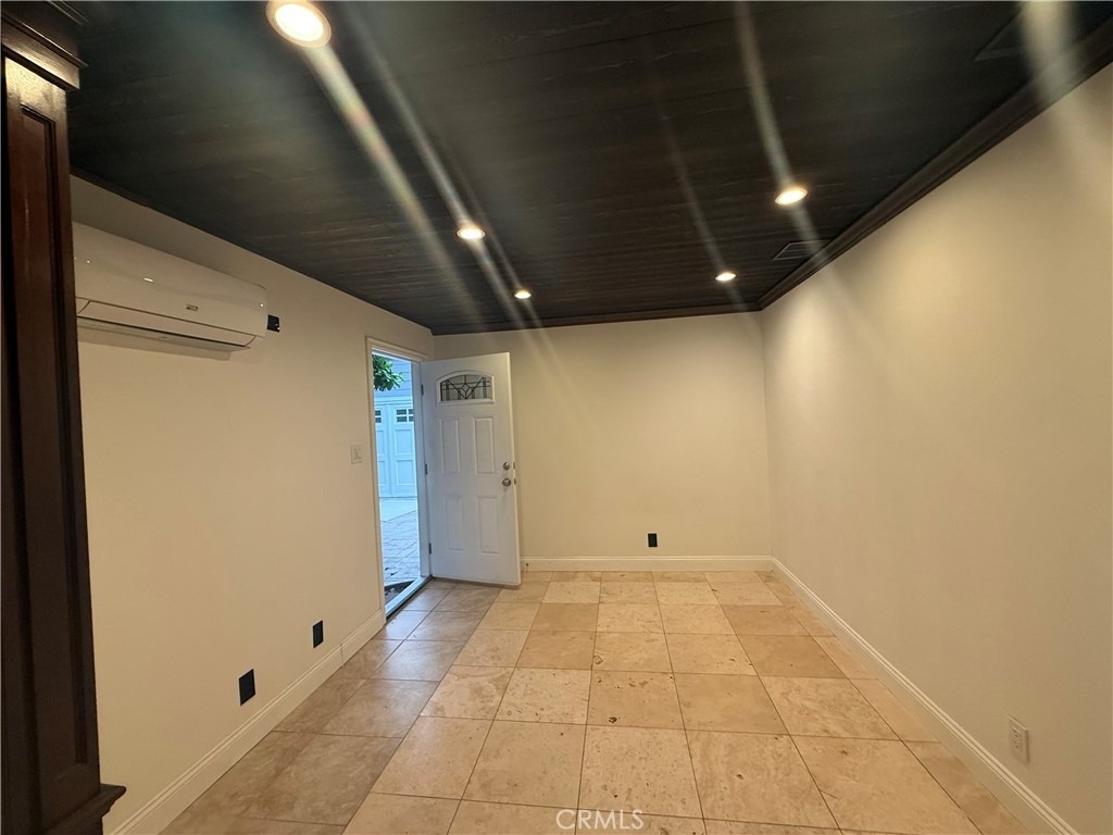 16823 Simonds Street - Photo 8