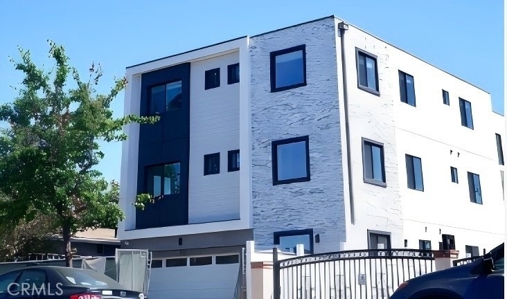 3020 S Normandie Street - Photo 0