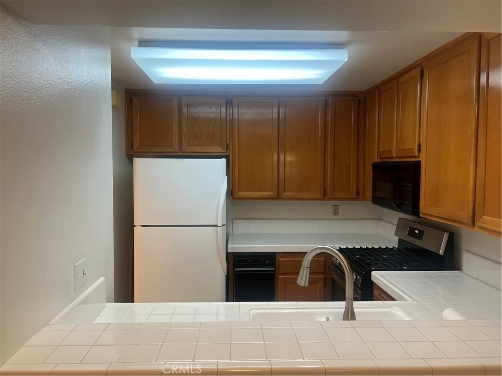 1441 Brett Place - Photo 3
