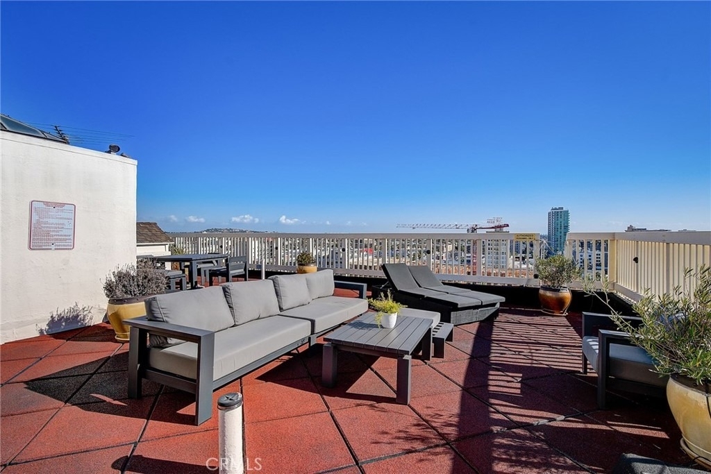 315 W 3rd Street - Photo 32