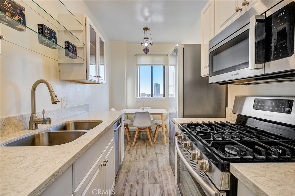 315 W 3rd Street - Photo 18