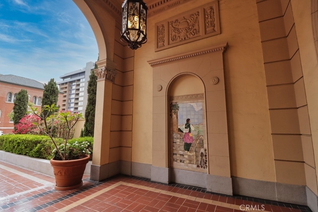 315 W 3rd Street - Photo 2