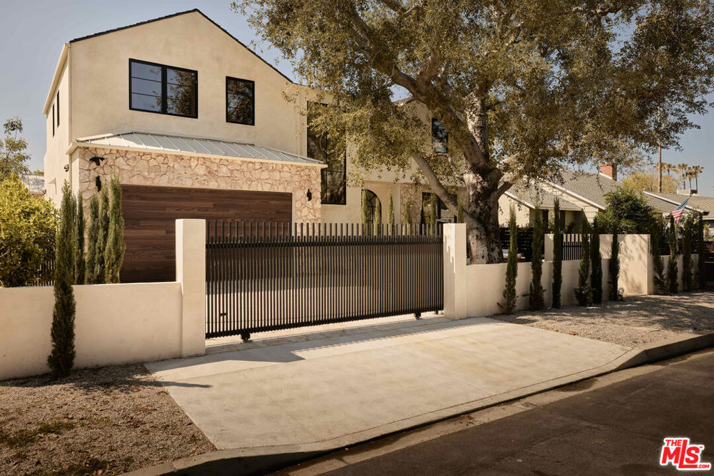 14000 Otsego Street - Photo 3