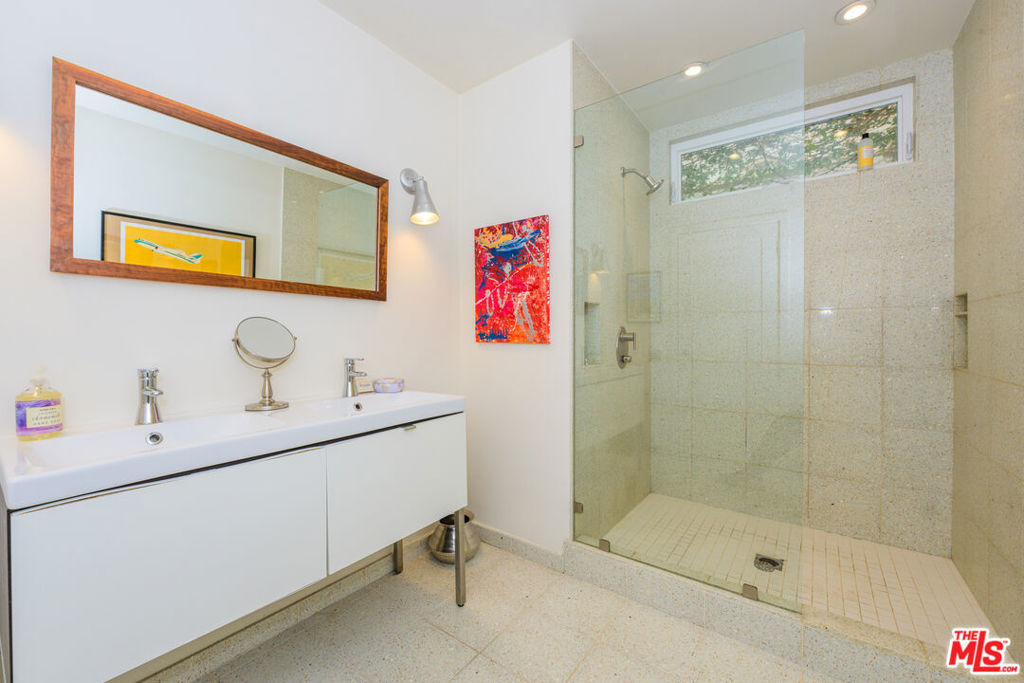 241 Rees Street - Photo 16