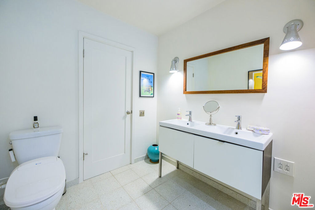 241 Rees Street - Photo 17