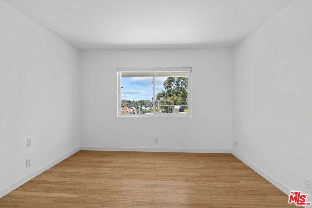 631 Pier Avenue - Photo 10