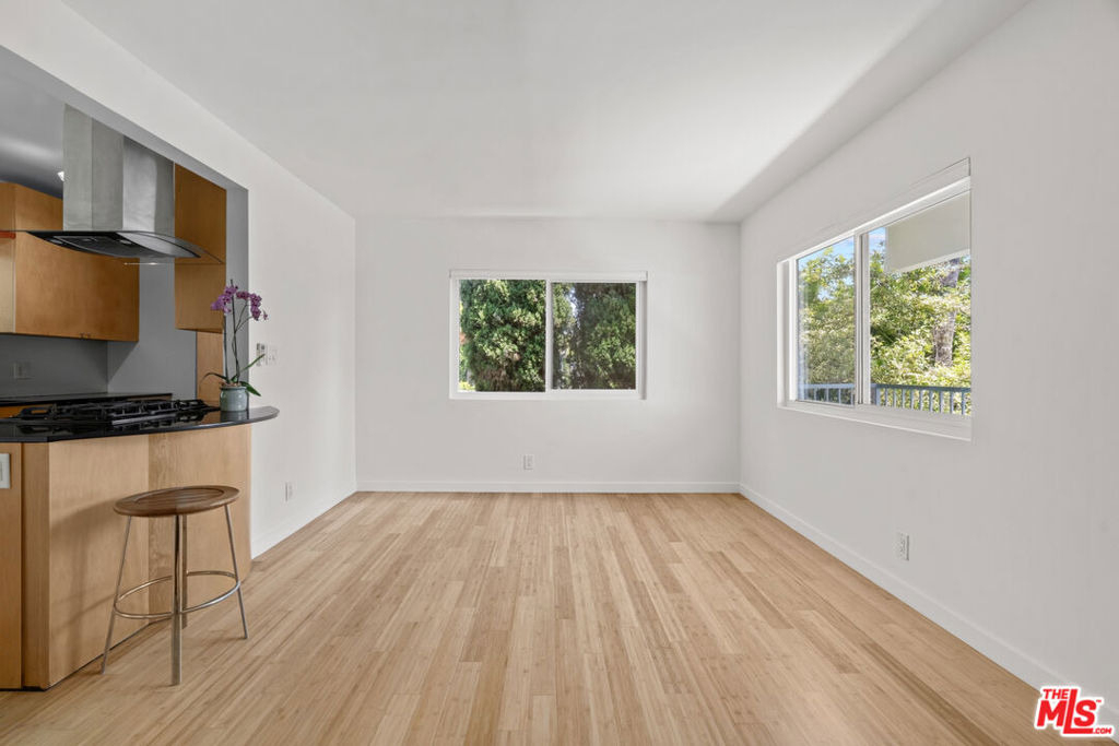 631 Pier Avenue - Photo 5