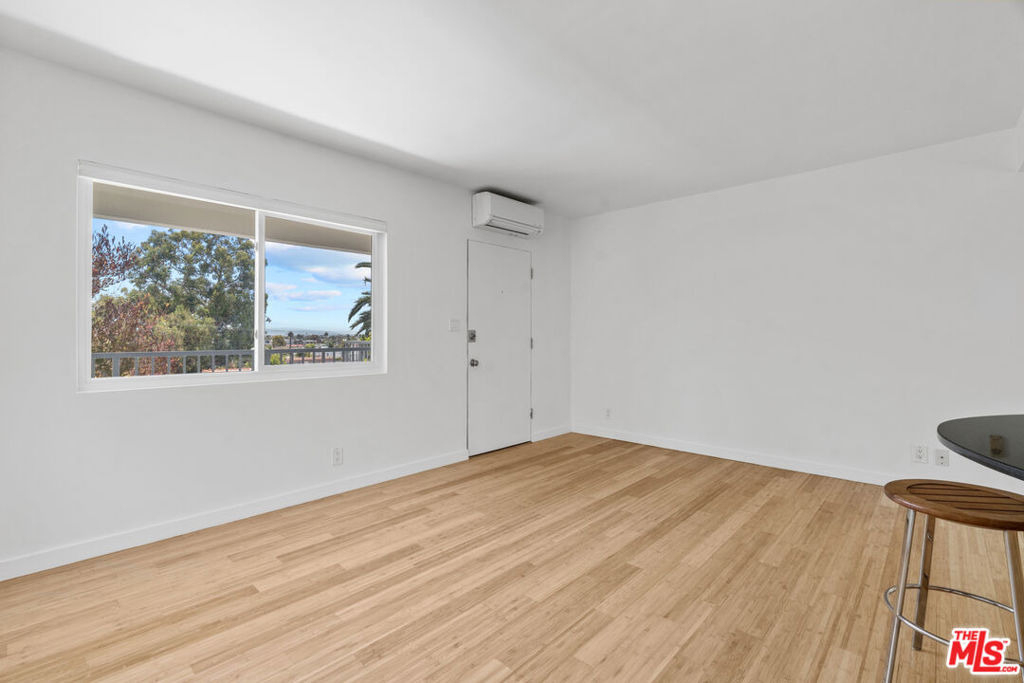 631 Pier Avenue - Photo 4