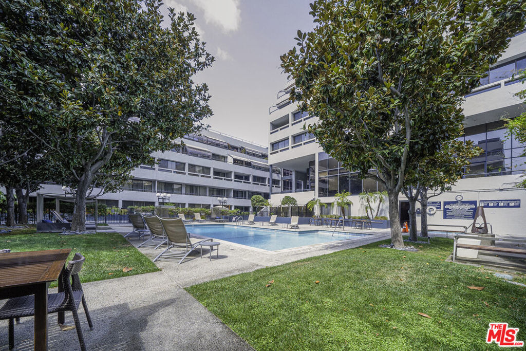 880 W 1st Street - Photo 31