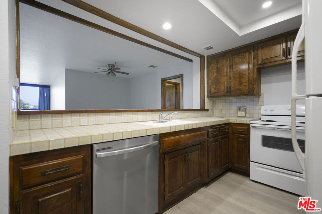 880 W 1st Street - Photo 2