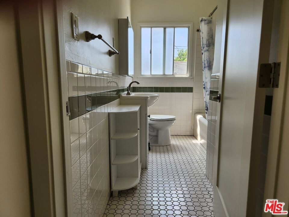 425 N Ogden Drive - Photo 5