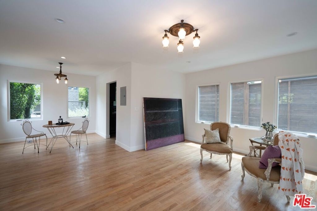 1365 1/2 Maltman Avenue - Photo 3