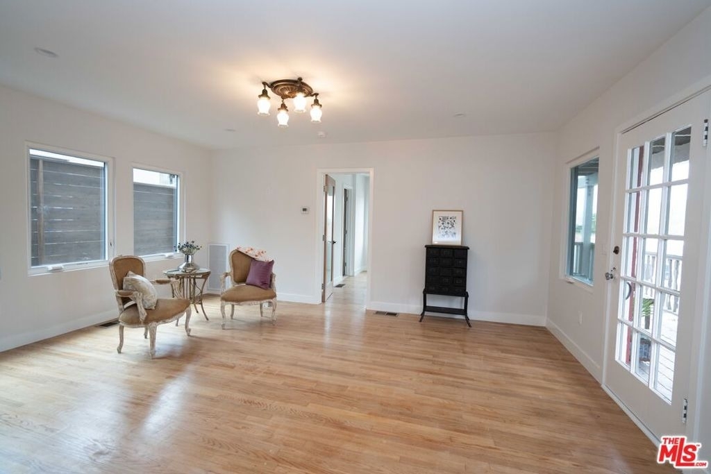 1365 1/2 Maltman Avenue - Photo 1