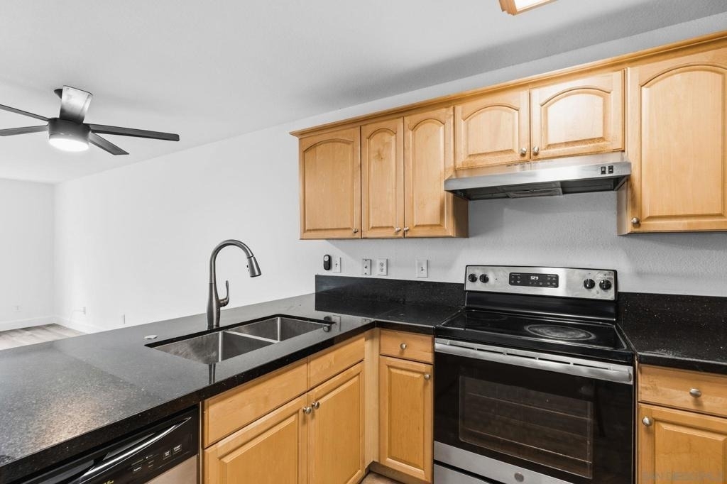 6434 Akins Ave - Photo 2