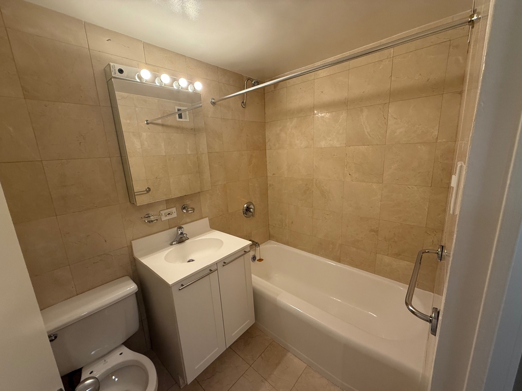 412 East 55th Street - Photo 7