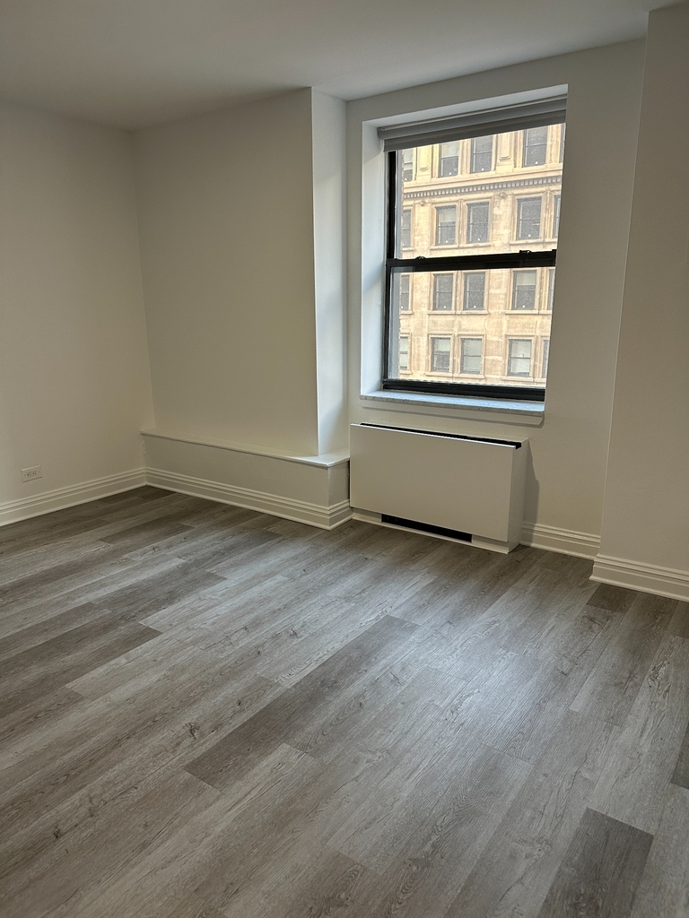 West 34th Street - Photo 5